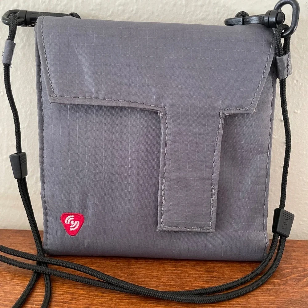 REI Canvas trifold RFID Wallet Passport Crossbody Bag‎ Pouch pockets ID Travel